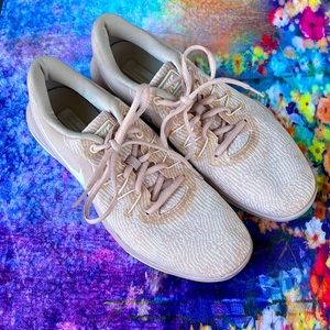 Nike Women's Flex Supreme TR 6 Blush Pink Sneakers